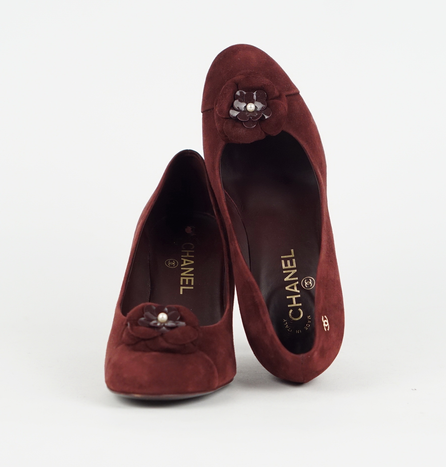 Chanel hot sale suede pumps